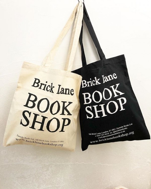 *BRICKLANE BOOK SHOP☆**ロンドンのブリックレーン地区の中心にある70年代創業のbricklanbookshopの手頃な価格のペーパーバックです。
