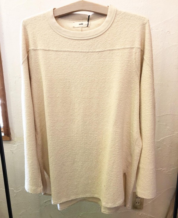 *new item♪..vintage cotton-pile long sleeve tee..インド産超長綿の空紡糸を使用したパイル地です。空紡糸はもともと、アメリカのTシャツやデニムに使用された糸でムラ感や毛羽立ちがあり素朴な風合いが特徴ですが、超長綿を使用する事によってしなやかな空紡糸になりました。パイル面を少なく短く編み、古着のような風合いです。..